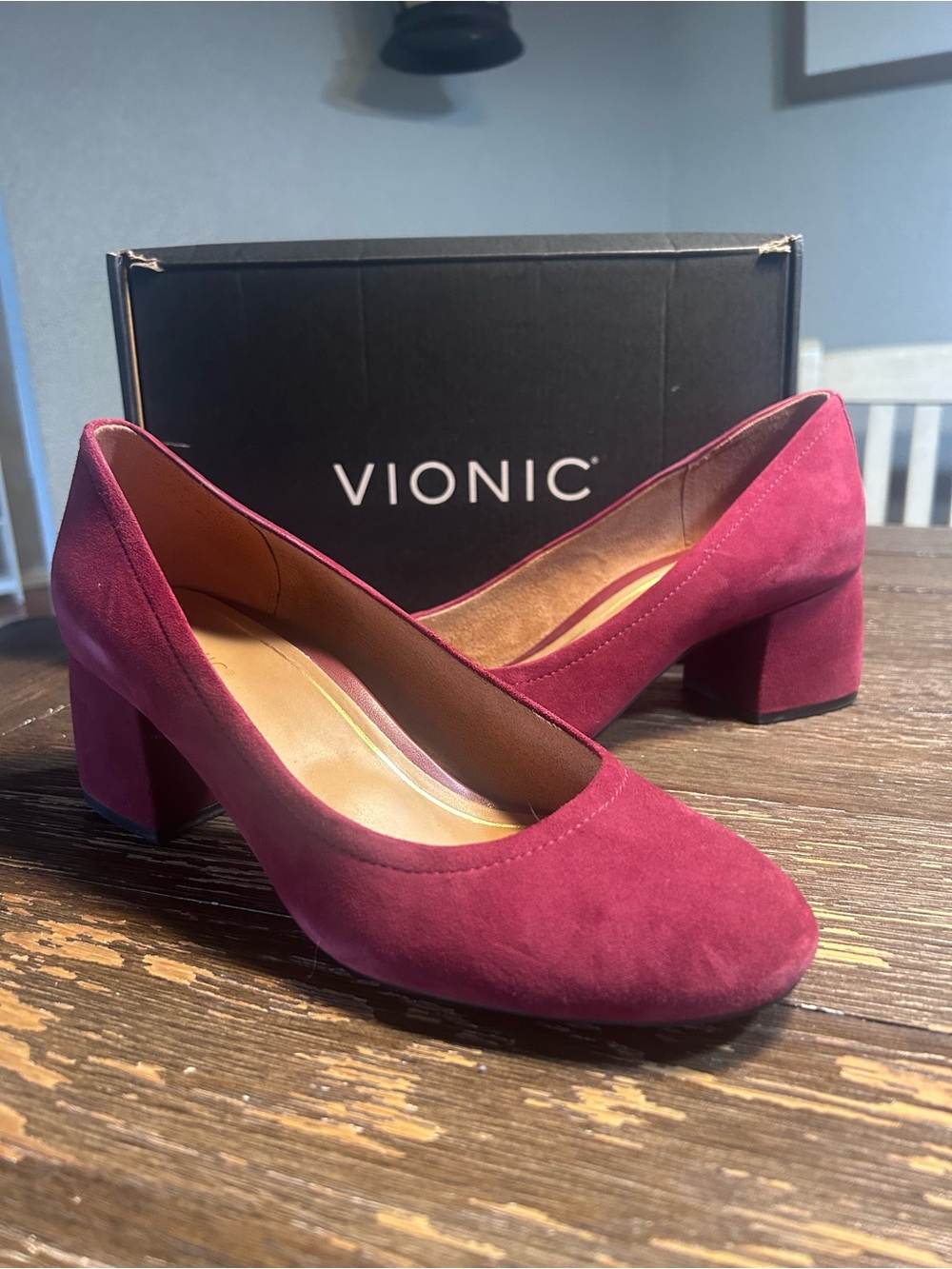 NWT Vionic burgundy pumps size 10